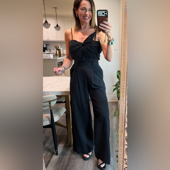 High-Waist Black Wide Leg Trousers and Flower Top Set - Picture 2 of 2